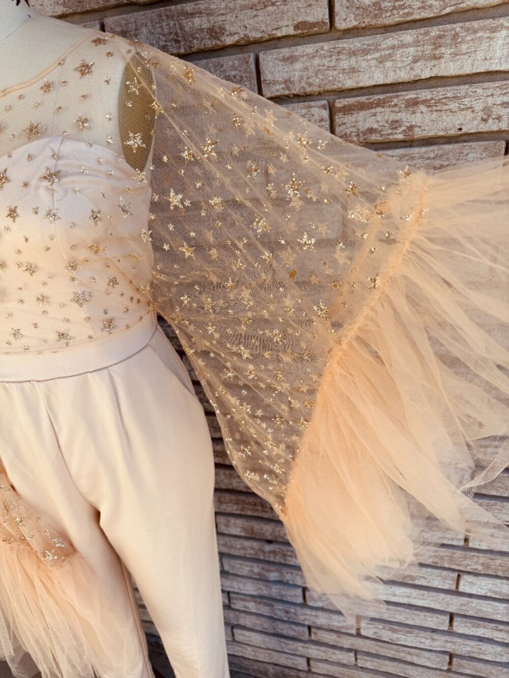 NWT Lilly's Kloset Star Studded Jumpsuit Champagne Starry Tulle Cape Small - Picture 4 of 10